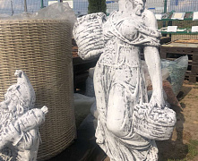 Скульптура Девушка с корзинами