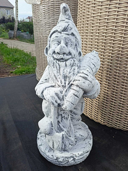 Скульптра ГНОМ с морковкой